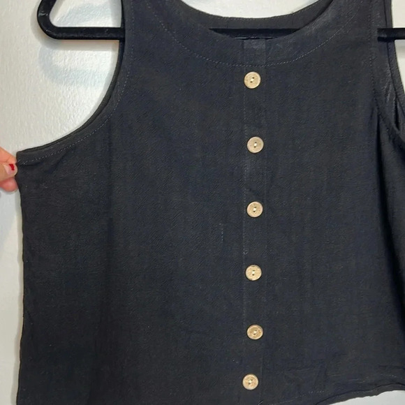 Beachsissi Black Casual Tank Top with Buttons Size Medium Closet Staple - Picture 4 of 7